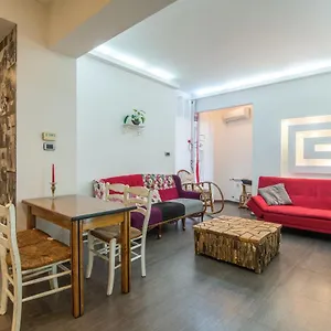 top-center-apartment-next-to-vitosha-boulevard.sofiahotelsbg.com/